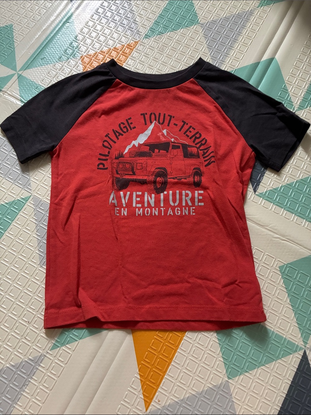 20/25$ 🧸 Kids Red & Black Adventure Graphic Raglan Tee